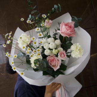 Купить нежный букет цветов Пастельный микс с хризантемами в Минске ZAZOU
