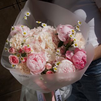 Купить букет с пионами Минск сорт Sarah Bernhardt Pink Dream Zazou