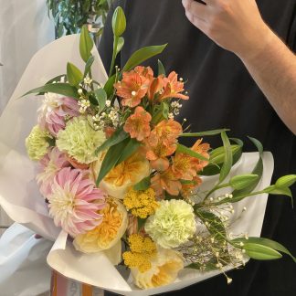 Купить букет с георгинами в Минске сорт Antonia Garden Маленький Марсель на Грушевке Zazou