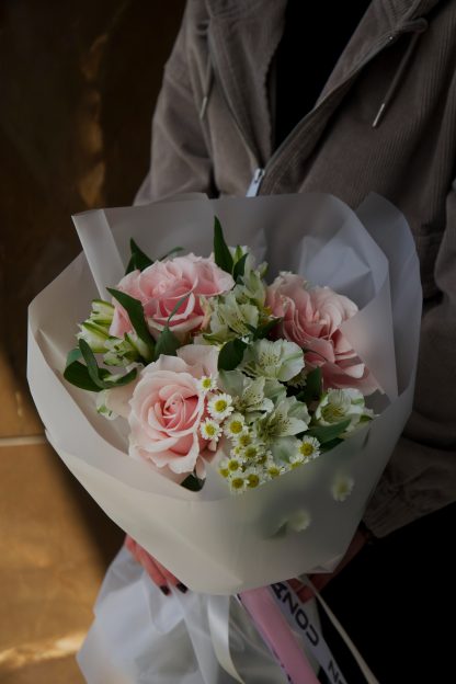 Купить французские розы в Минске сорт Pink Mondial букет Нимфа 2 на Грушевке Zazou