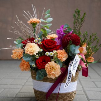 Купить композицию из цветов в Минске Ягодный клафути с георгином и розами на Грушевке Zazou